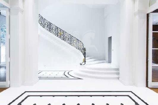 Mansion 1737 m² — France