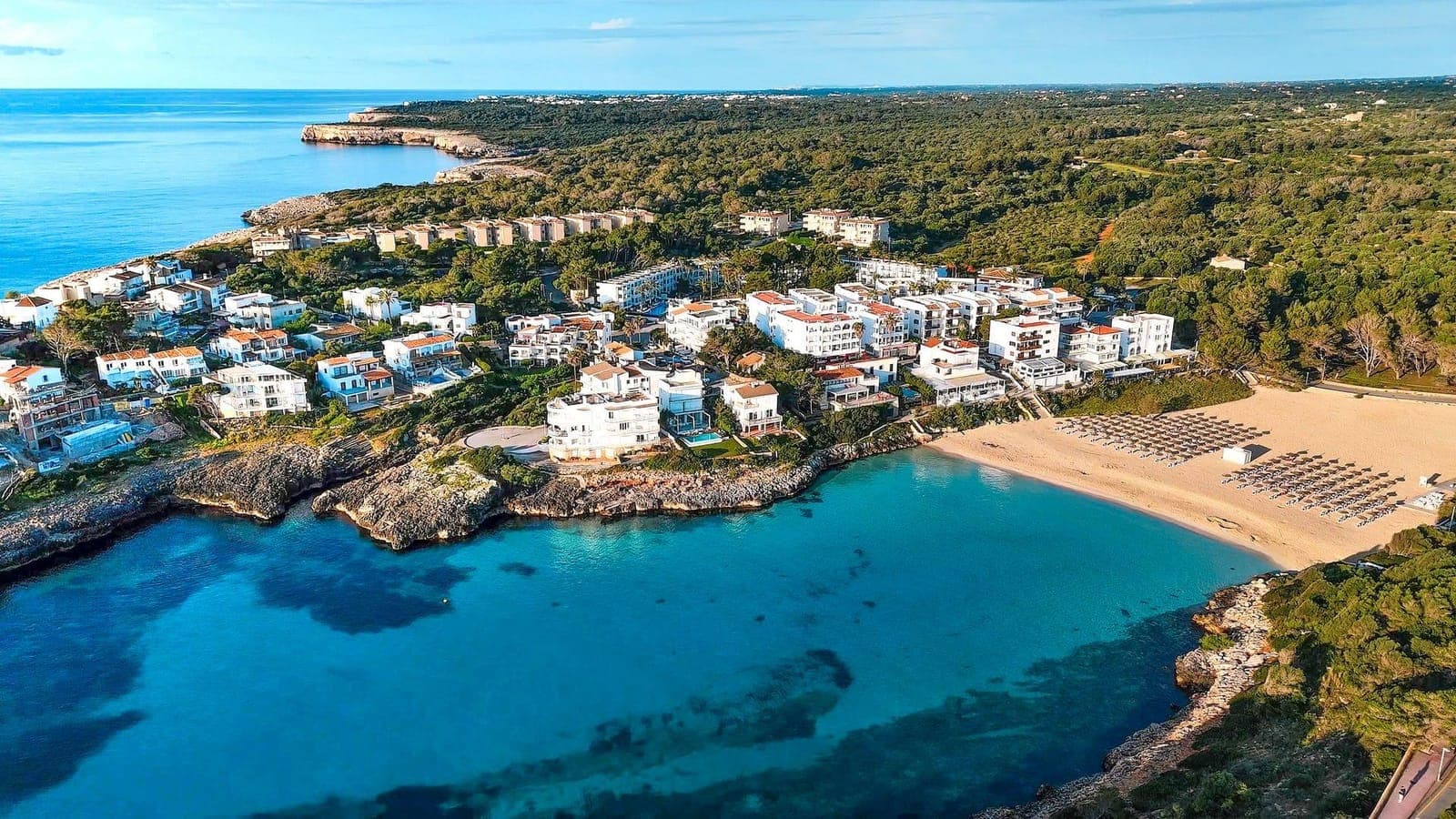 Ready apartments in a Wyndham resort in Mallorca, 150 m from the beach