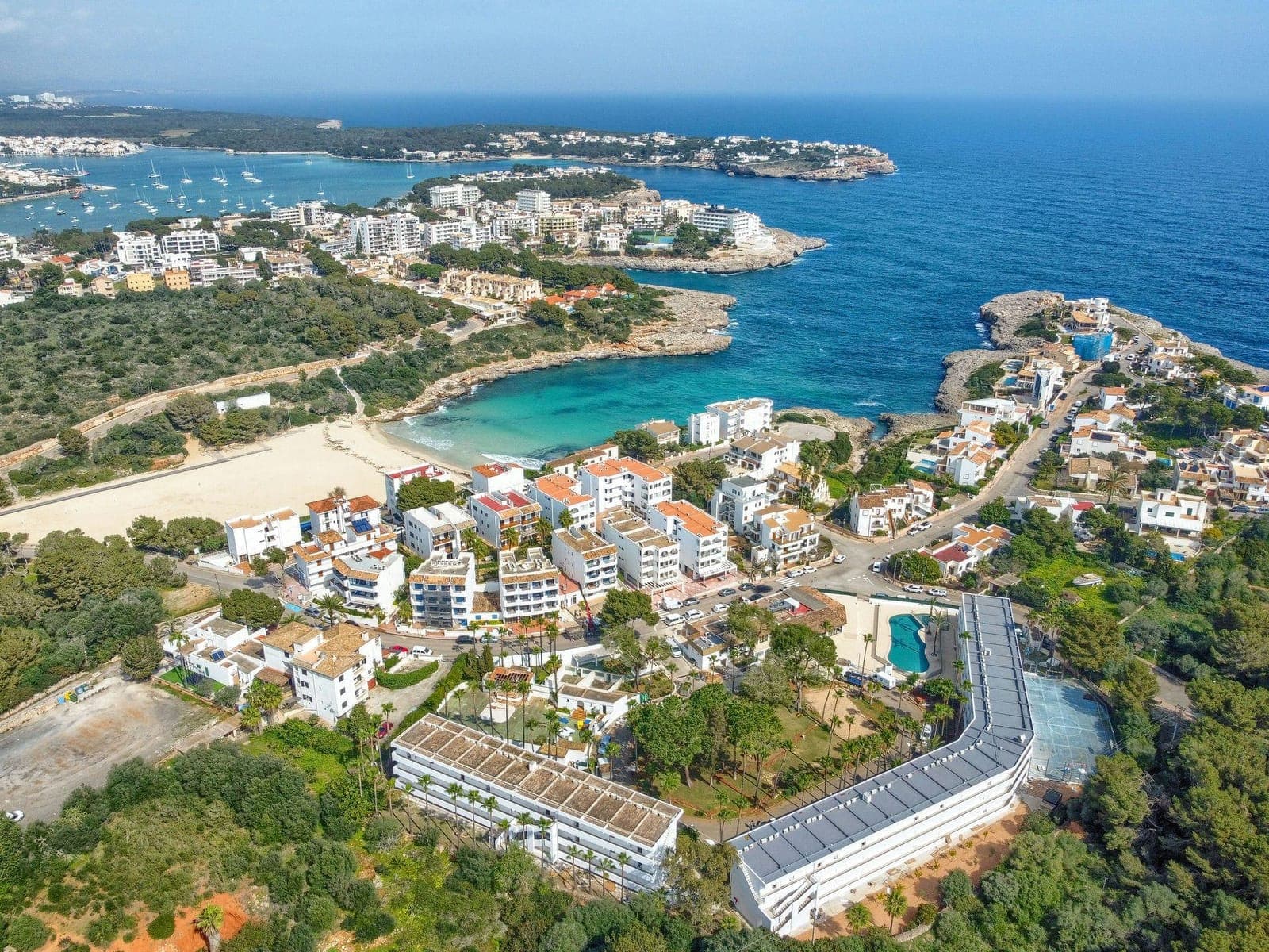 Ready apartments in a Wyndham resort in Mallorca, 150 m from the beach